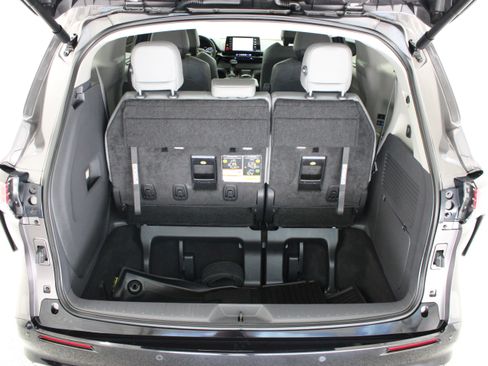 Used 2024 Toyota Sienna Limited FWD image 37
