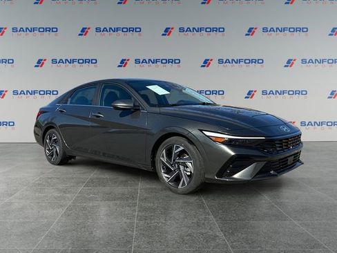 Used 2024 Hyundai Elantra SEL w/ Convenience Package image 7