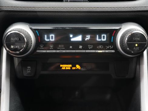 Used 2021 Toyota RAV4 LE AWD/4WD image 22