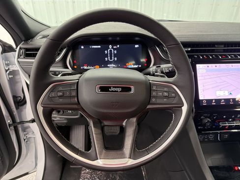 New 2025 Jeep Grand Cherokee L Limited w/ Luxury Tech Group II RWD image 22