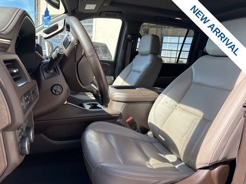 Used 2023 Chevrolet Suburban LT w/ Luxury Package image 17