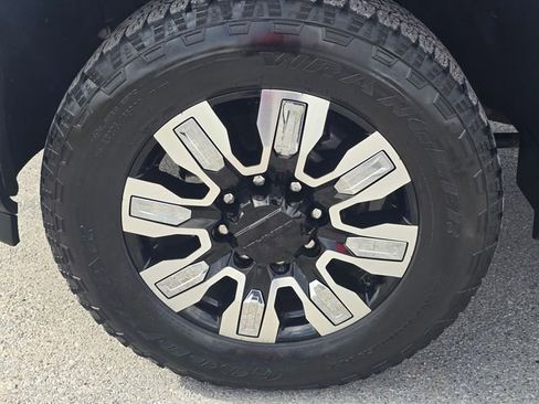 Used 2025 GMC Sierra 2500 Denali w/ Denali Reserve Package AWD/4WD image 9