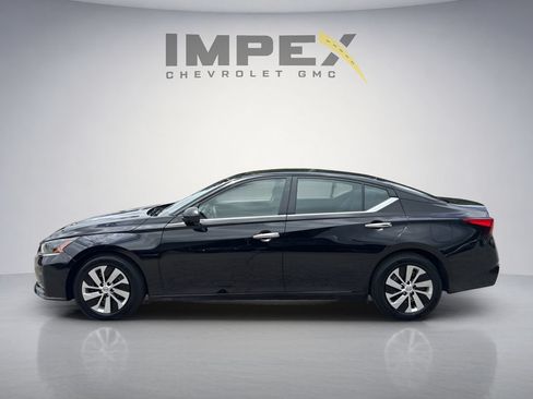 Used 2025 Nissan Altima 2.5 S FWD image 2