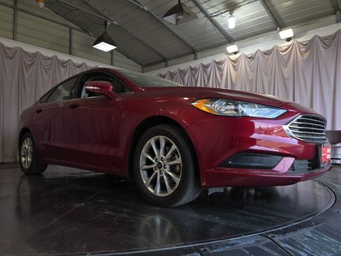 Used 2017 Ford Fusion SE w/ Fusion SE Technology Package FWD image 10