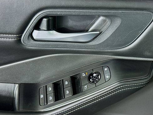 Used 2024 Nissan Rogue SV w/ SV Premium Package FWD image 23