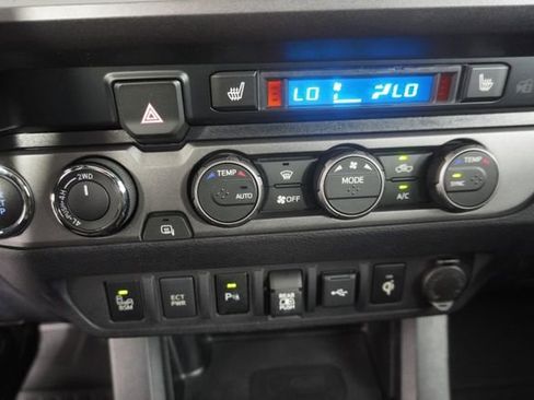 Used 2021 Toyota Tacoma TRD Off-Road w/ TRD Premium Off Road Package image 29