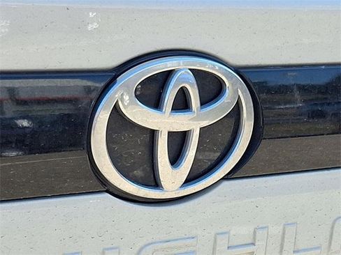 Certified 2024 Toyota Grand Highlander XLE image 30