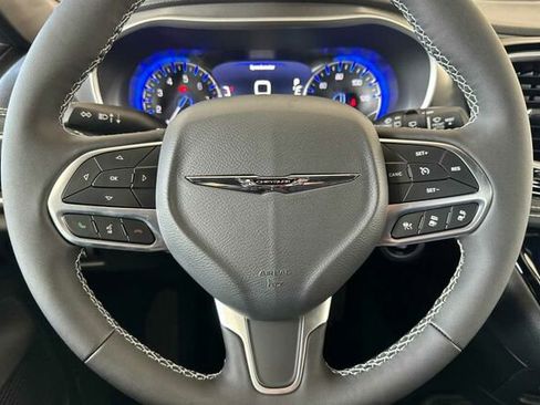 New 2026 Chrysler Pacifica Select image 21