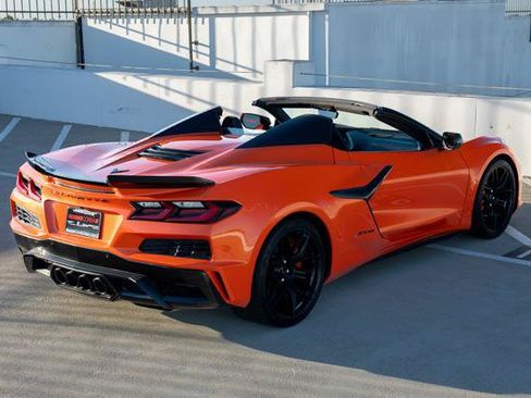 Used 2025 Chevrolet Corvette Z06 w/ Stealth Interior Trim Package RWD image 17