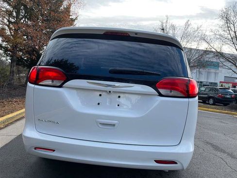 Used 2017 Chrysler Pacifica LX image 34