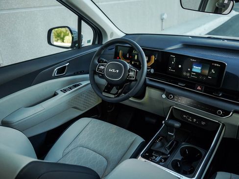 New 2026 Kia Carnival EX image 16
