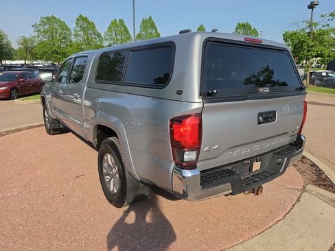 Used 2018 Toyota Tacoma SR5 AWD/4WD image 3
