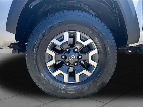 Certified 2019 Toyota Tacoma TRD Off-Road AWD/4WD image 10