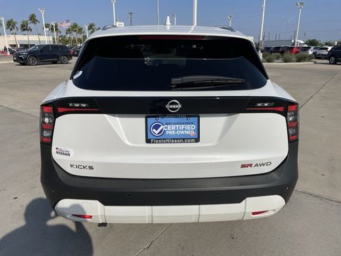 Certified 2025 Nissan Kicks SR image 4