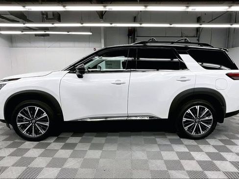 New 2026 Nissan Pathfinder Platinum w/ Cargo Package AWD/4WD image 17