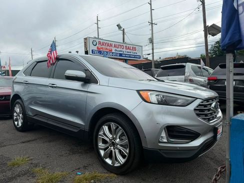 Used 2023 Ford Edge Titanium AWD/4WD image 2