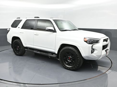 Certified 2024 Toyota 4Runner SR5 Premium w/ Moonroof Package image 2
