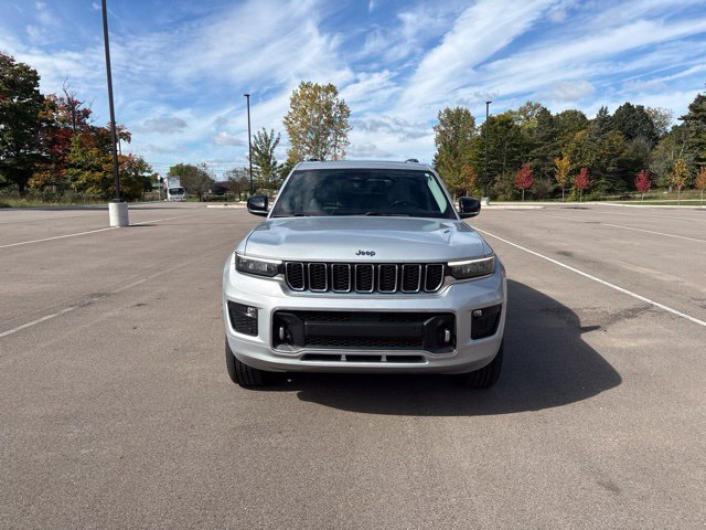 Certified 2022 Jeep Grand Cherokee L Overland w/ Luxury Tech Group IV AWD/4WD image 11