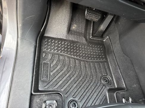 Used 2021 Toyota Highlander XLE image 27