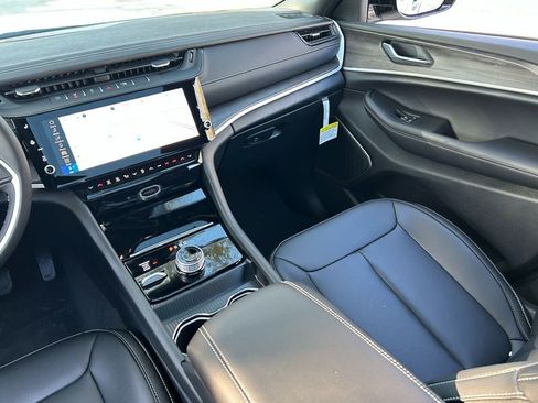 New 2026 Jeep Grand Cherokee L Limited image 11