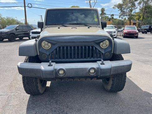 Used 2017 Jeep Wrangler Unlimited Rubicon w/ Connectivity Group AWD/4WD image 8