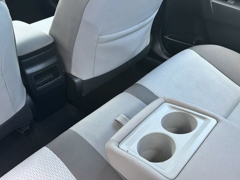 Used 2018 Toyota Corolla LE FWD image 32