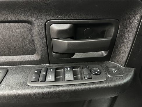 Used 2024 RAM 2500 Tradesman w/ Chrome Appearance Group AWD/4WD image 18