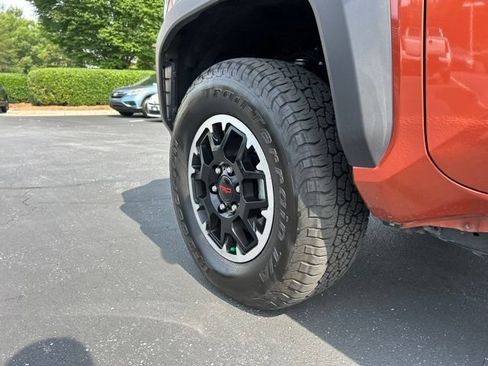 Used 2025 Toyota Tacoma TRD Off-Road AWD/4WD image 13