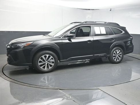 Used 2025 Subaru Outback Premium w/ Tech Package 1 AWD/4WD image 4
