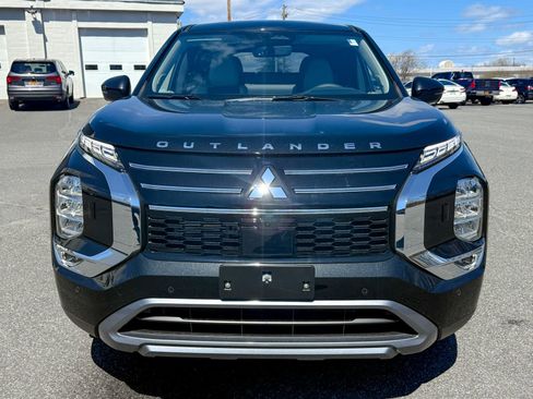 New 2026 Mitsubishi Outlander AWD image 2