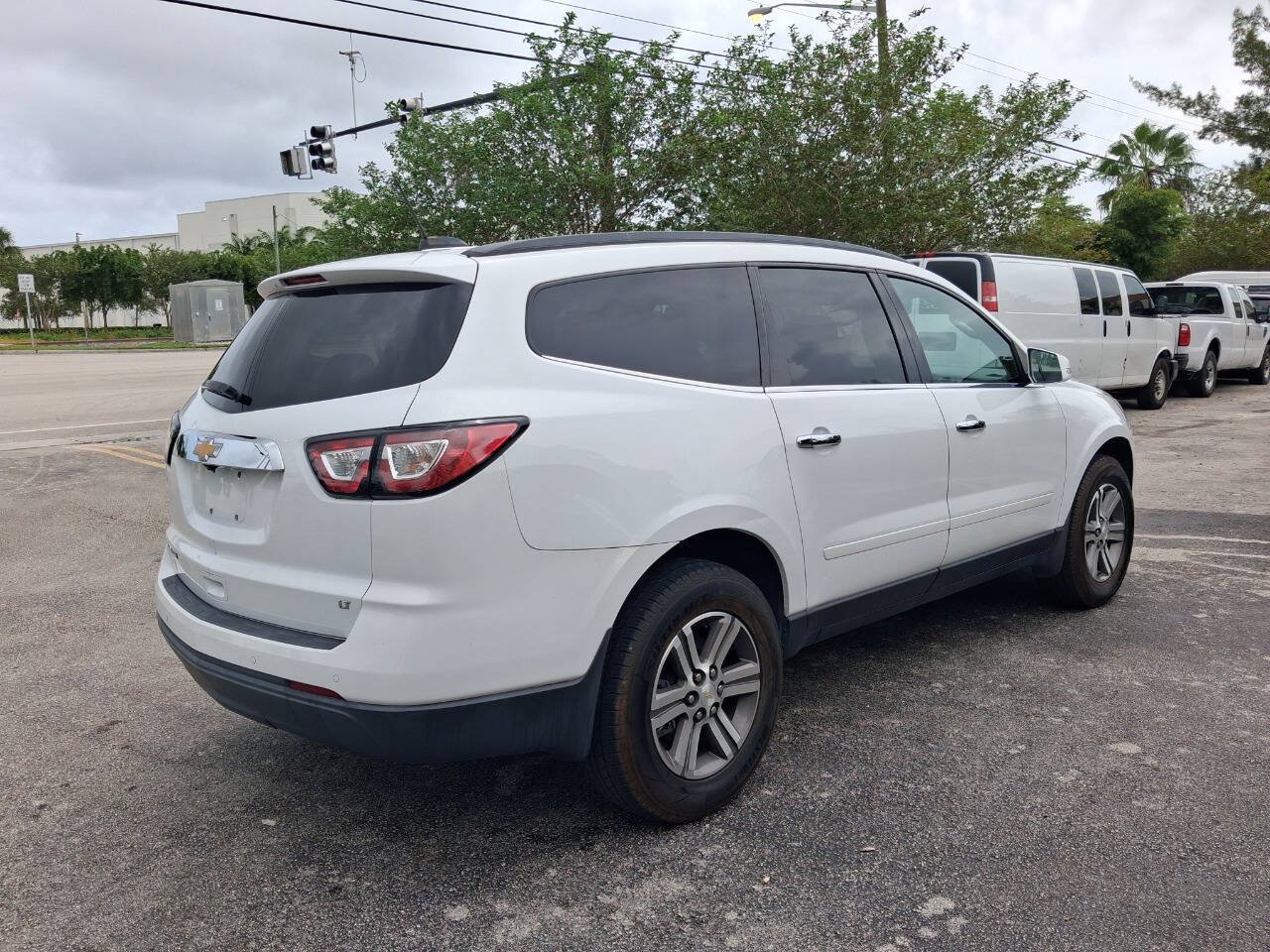 Used 2017 Chevrolet Traverse LT FWD image 7