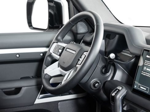 Used 2024 Land Rover Defender 110 SE image 24