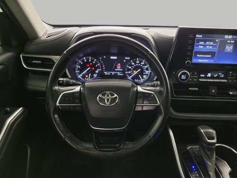 Used 2021 Toyota Highlander XLE image 5