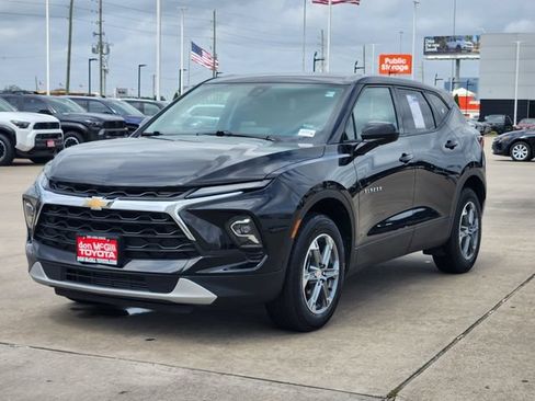 Used 2025 Chevrolet Blazer LT AWD/4WD image 3