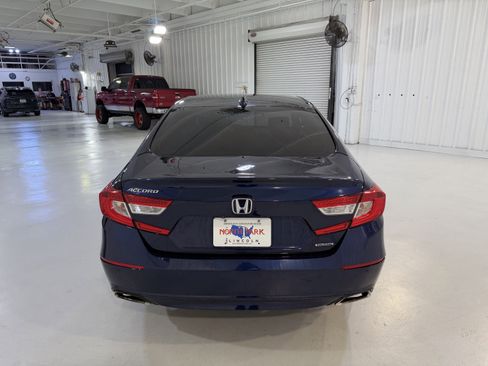 Used 2018 Honda Accord Touring image 4
