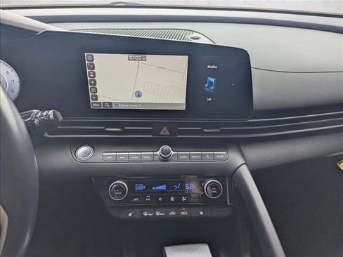 Used 2023 Hyundai Elantra Limited image 12
