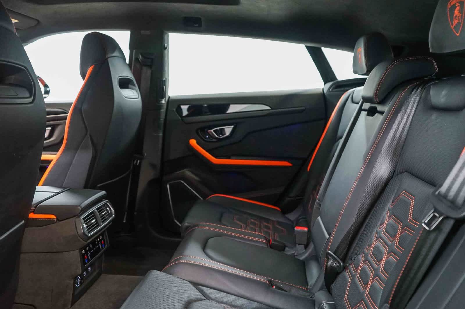 Used 2025 Lamborghini Urus SE AWD/4WD image 26