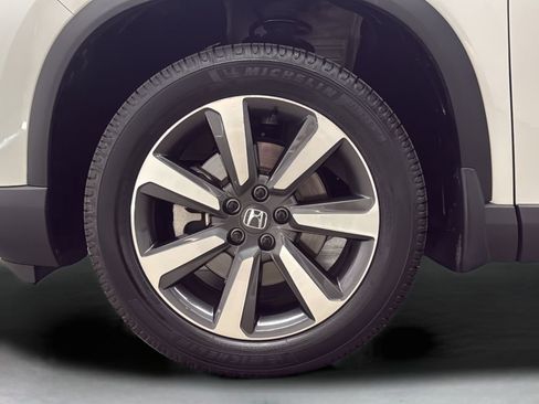 Certified 2023 Honda Pilot Touring image 39