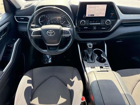 Used 2023 Toyota Highlander LE image 13