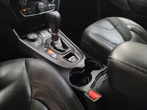 Used 2019 Jeep Cherokee Limited AWD/4WD image 26