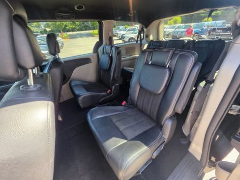 Used 2019 Dodge Grand Caravan SXT FWD image 19