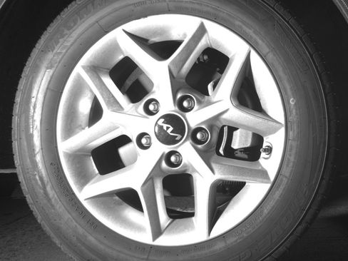 Used 2025 Kia Soul LX w/ LX Technology Package FWD image 13