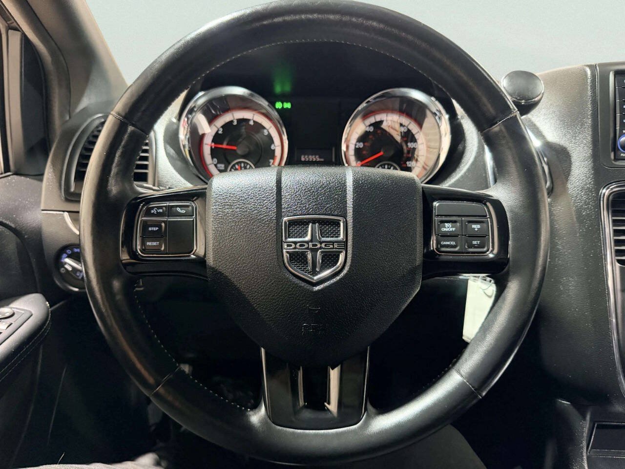 Used 2016 Dodge Grand Caravan SXT FWD image 32