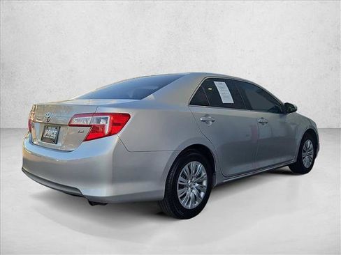 Used 2014 Toyota Camry LE FWD image 5