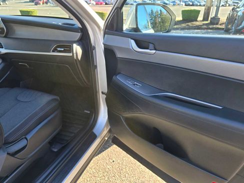 Used 2022 Hyundai Palisade SE image 12