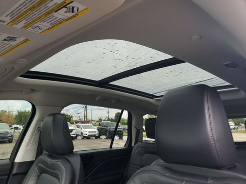 Certified 2025 Lincoln Aviator Reserve w/ Jet Appearance Package AWD/4WD image 11