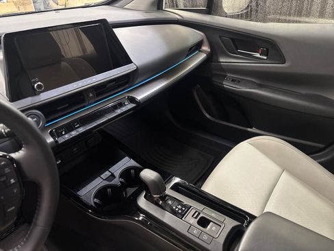 Used 2024 Toyota Prius XLE image 30