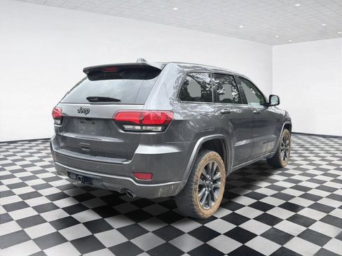 Used 2018 Jeep Grand Cherokee Altitude AWD/4WD image 4