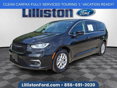 Used 2023 Chrysler Pacifica Touring-L