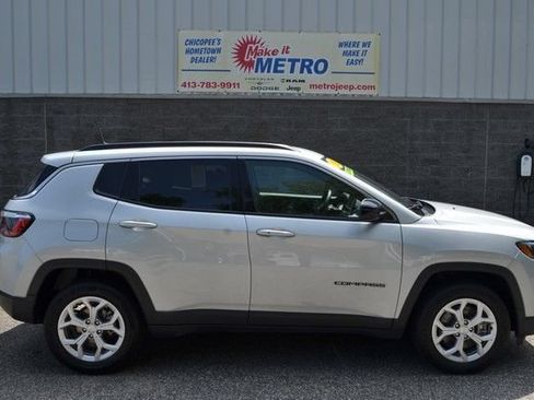 Used 2024 Jeep Compass Latitude AWD/4WD image 9